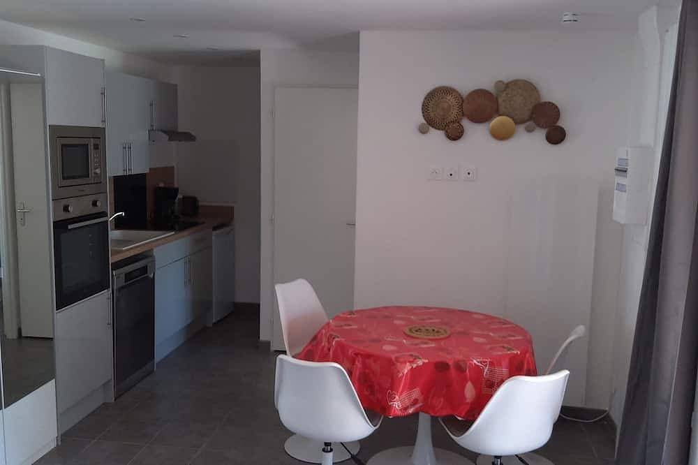 Foto 8 von 13: 30 m2 furnished apartment near shops and metro