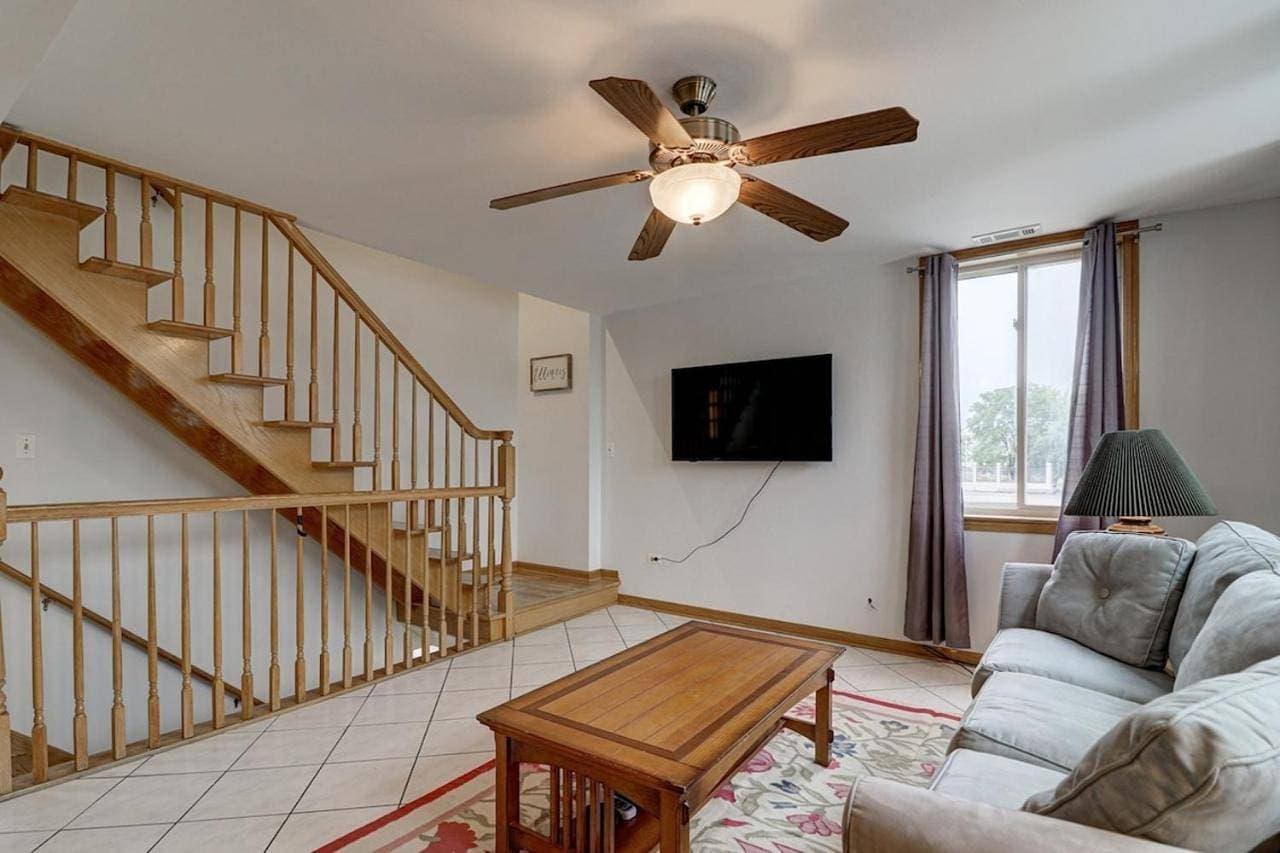 Getaway Near ORD With Great Local Amenities 1