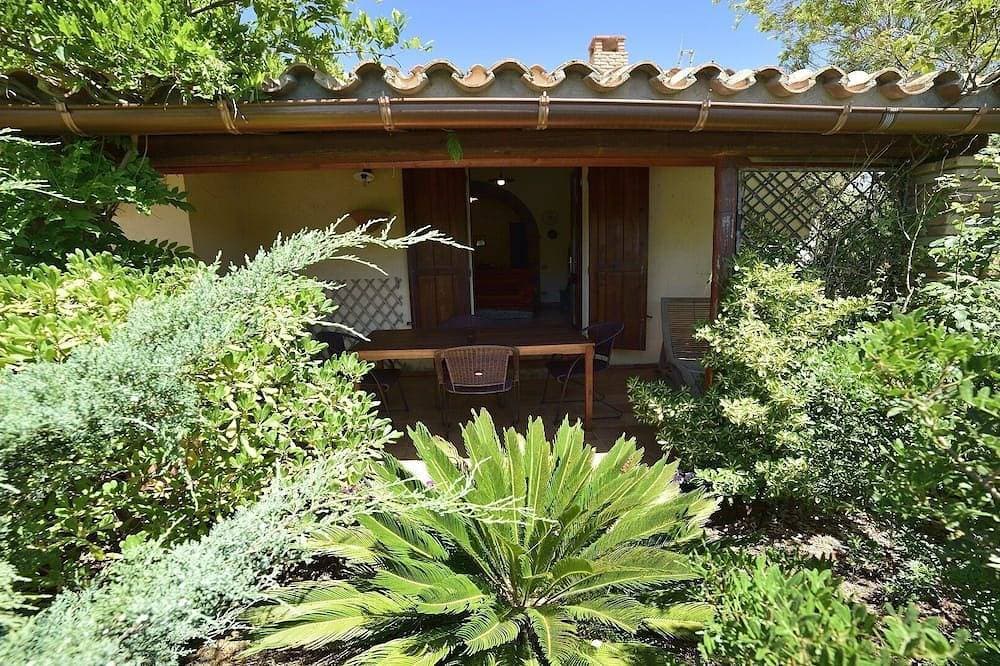 Foto 7 von 26: Villa near the sea submerged in greenery