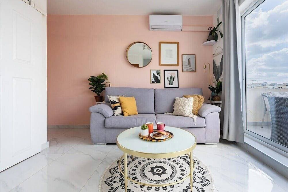 Foto 13 von 22: Charming Penthouse with Terrace by the sea
