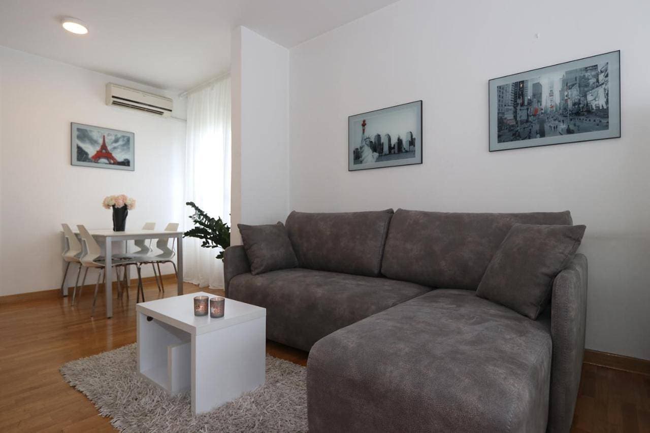 Foto 5 von 23: Studio Apartment with Balcony