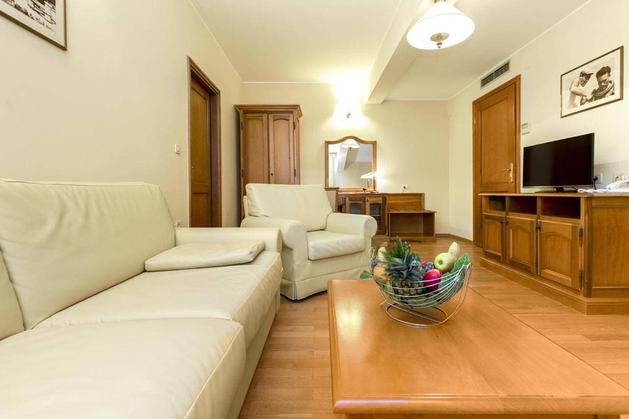 Foto 7 von 29: Suite with Sofa Bed