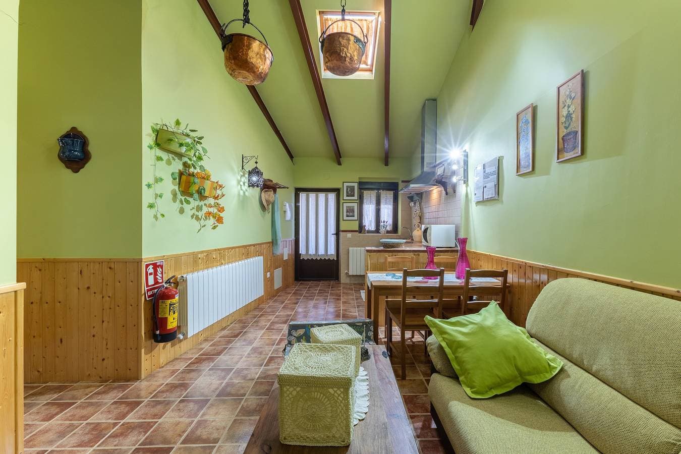 Foto 5 von 25: Casa Rural 'Siesta y Brisca' in Ávila mit Blick auf die Sierra, Terrasse und Balkon