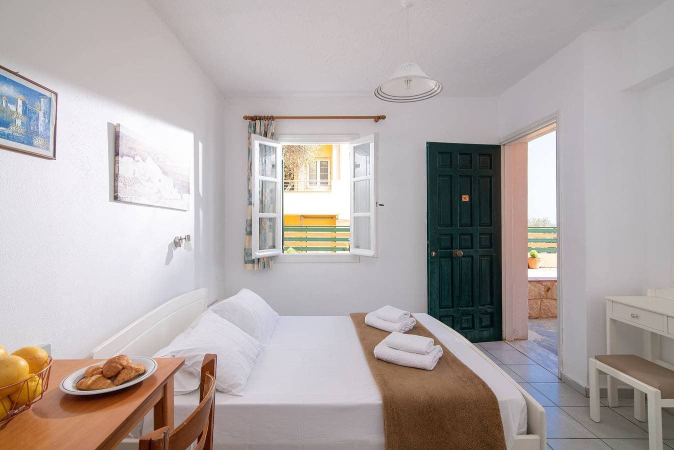 Foto 2 von 22: Gemütliches Studio mit Gemeinschaftspool und wunderschönem Garten