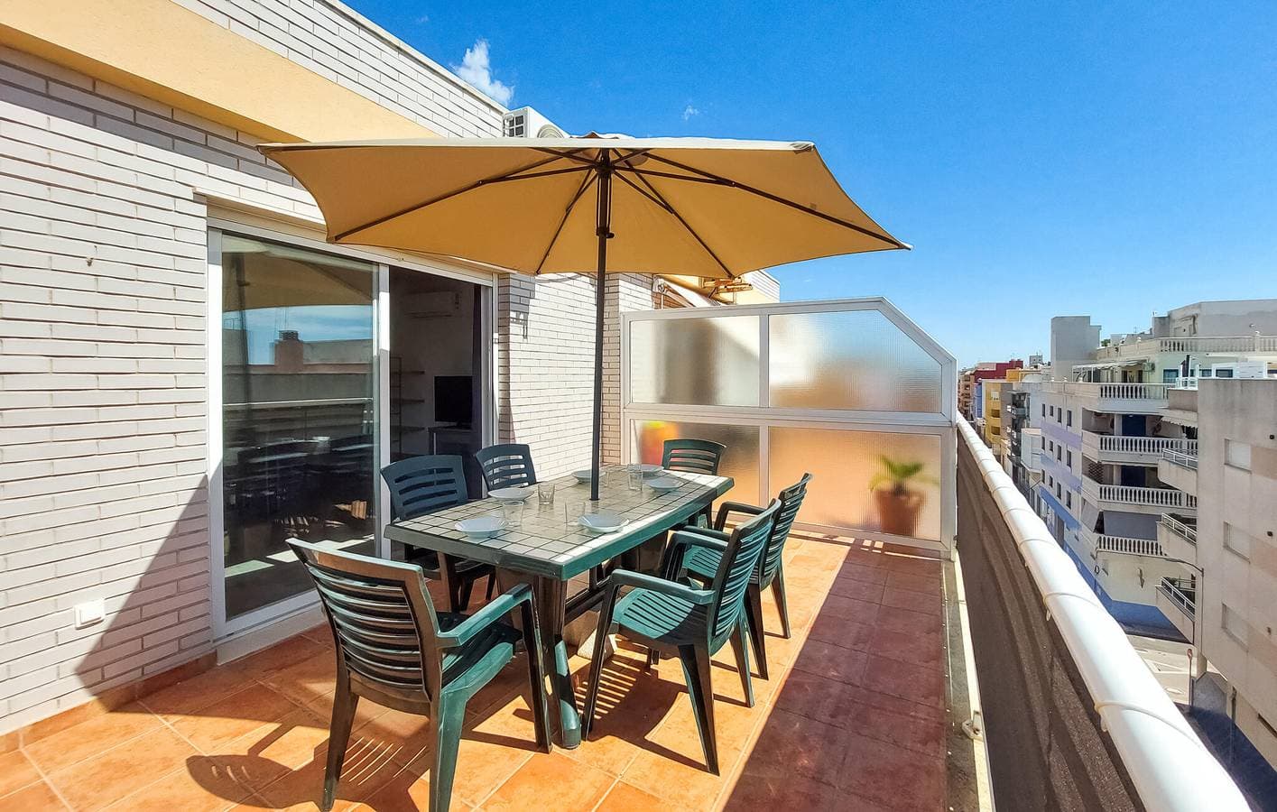 Rückzugsort am Strand mit Terrasse und Parkplatz - Playa Masbó 700m 1