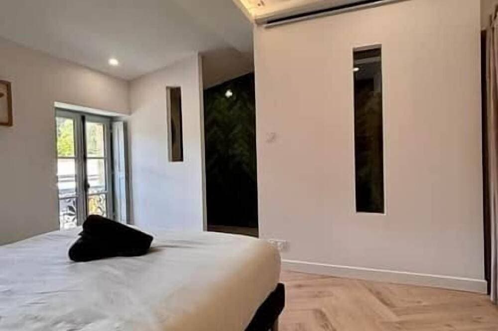 Foto 3 von 19: Luxury two-bedroom apartment with private spa & garden