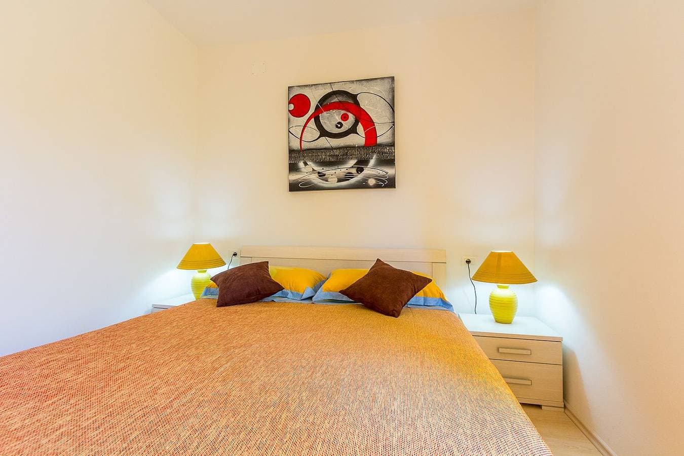 Foto 12 von 21: Ferienwohnung nur 500 Meter bis zum Kieselstrand mit Küche, Klima, WLAN, Haustiere erlaubt