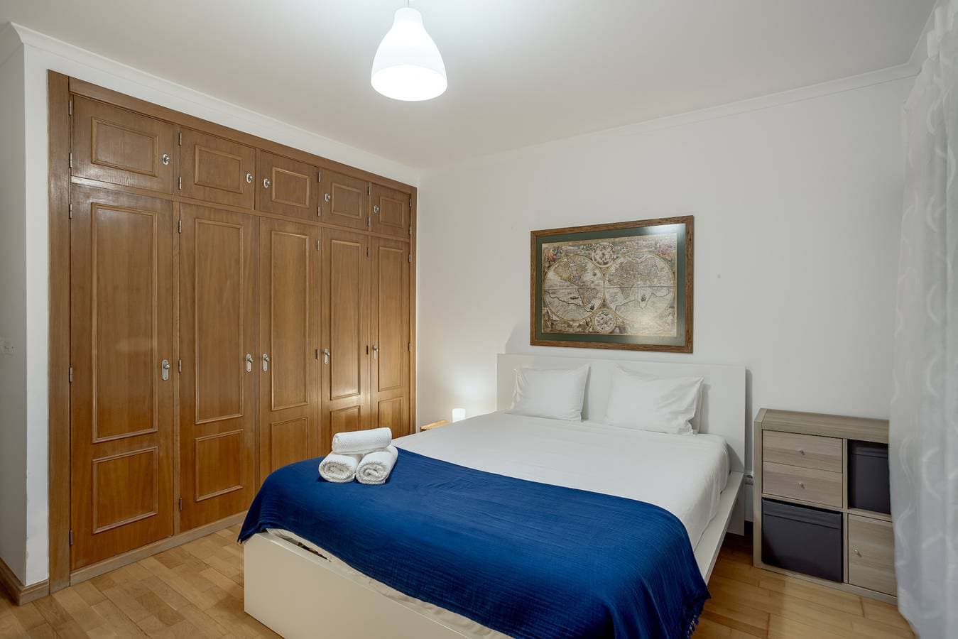 Foto 8 von 30: Carcavelos Bright & Modern Apartment