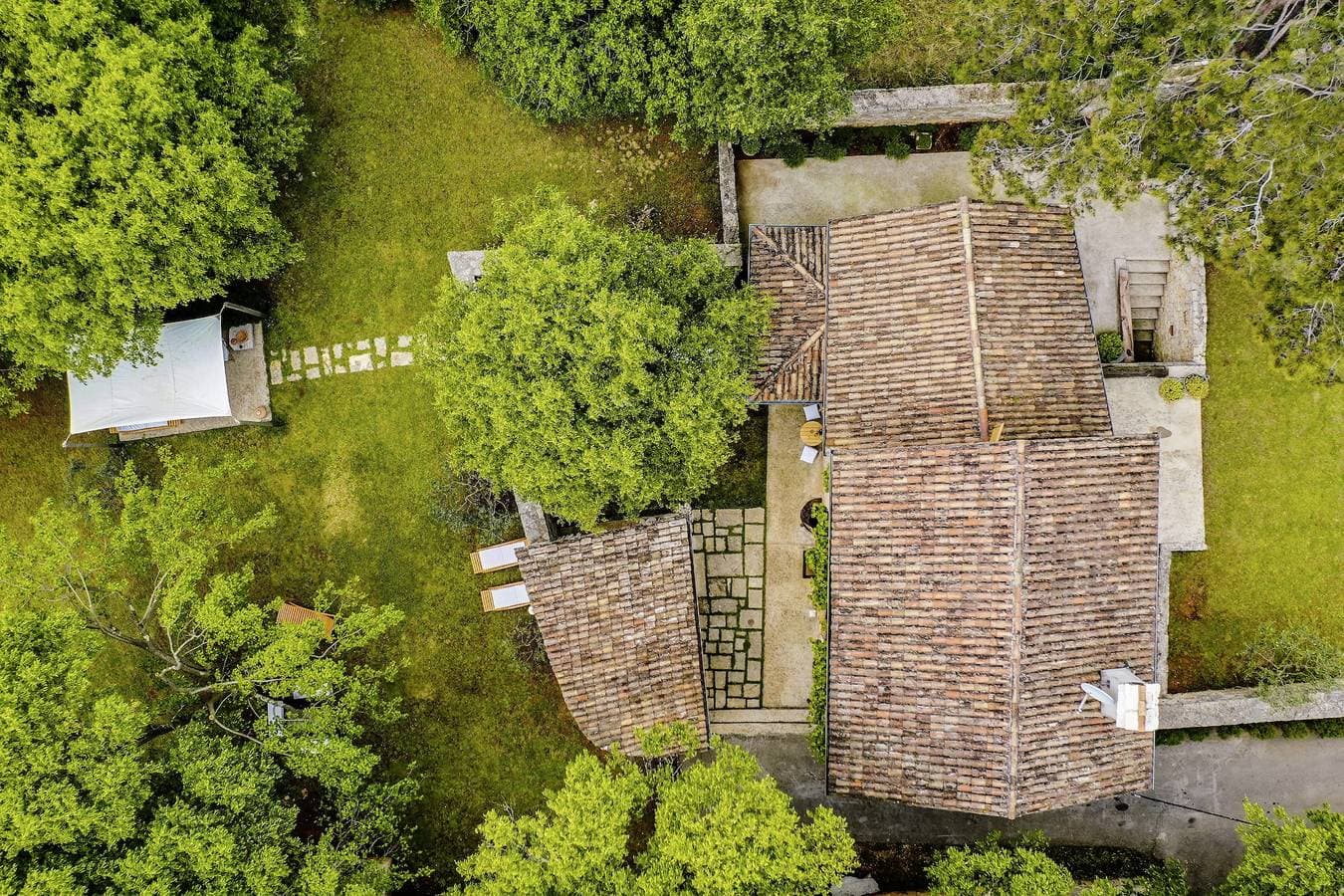 Foto 3 von 48: Ferienhaus Una * 1000 m2 Garten mit Liegewiese, Grill, WLAN