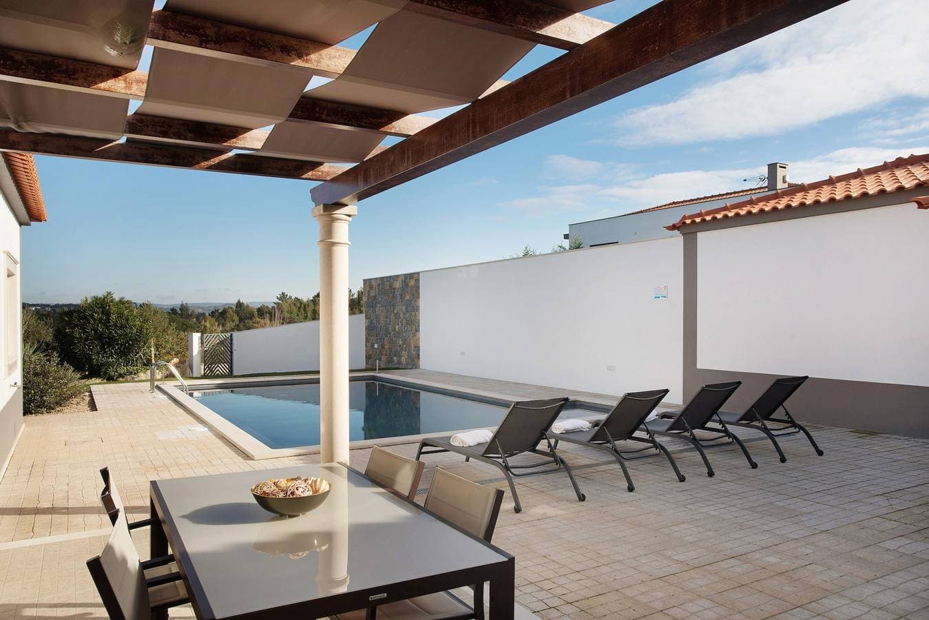 Foto 4 von 32: Villa 'Rosa Com Piscina E Jacuzzi' mit Bergblick, WLAN und Klimaanlage