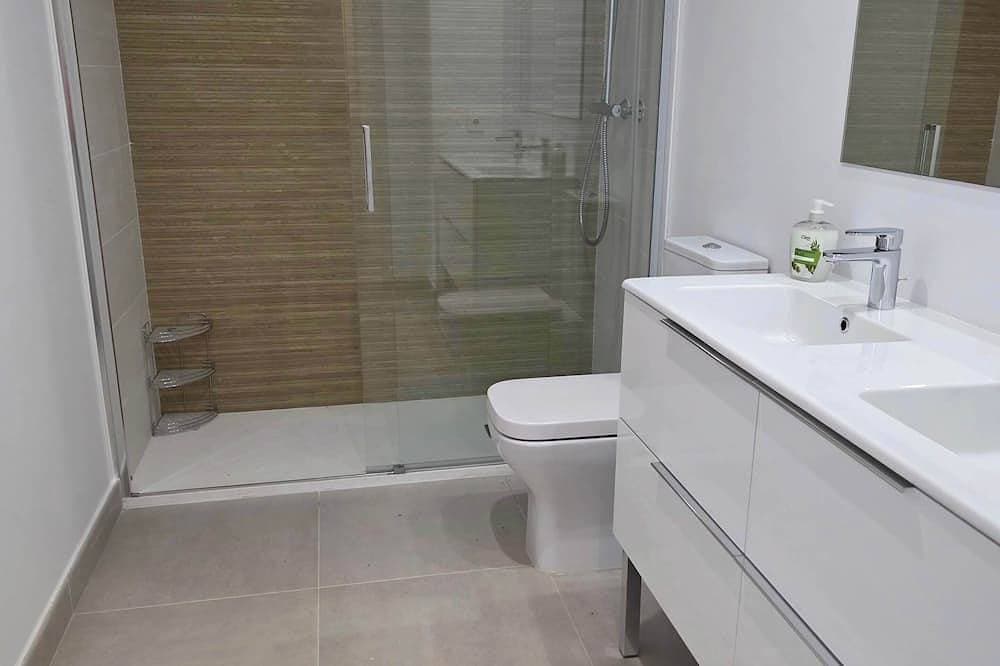Foto 4 von 16: Pool * 5 min to Beach * Free Parking * Fenced Yard