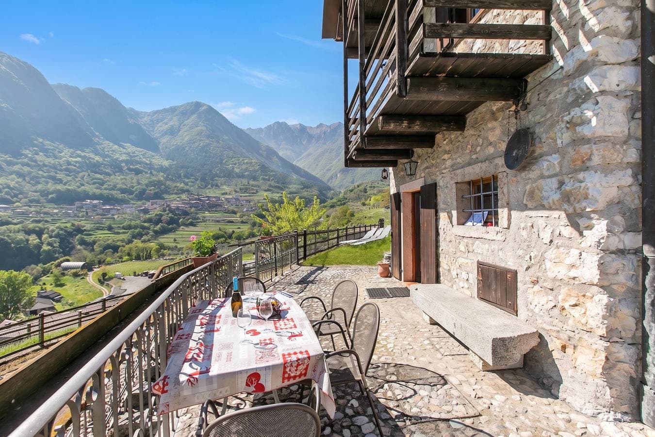 Private Green Oasis - Terrace 1