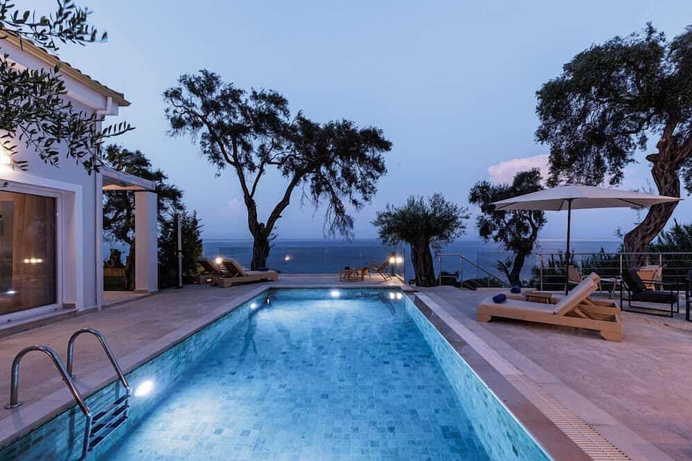 Foto 12 von 20: Nisos Villa Blue -Beachfront & Pool