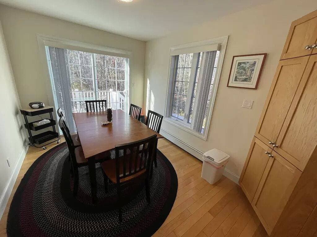 Foto 3 von 12: Chickadee Cottage/ Footsteps from Acadia National Park and downtown Bar Harbor!