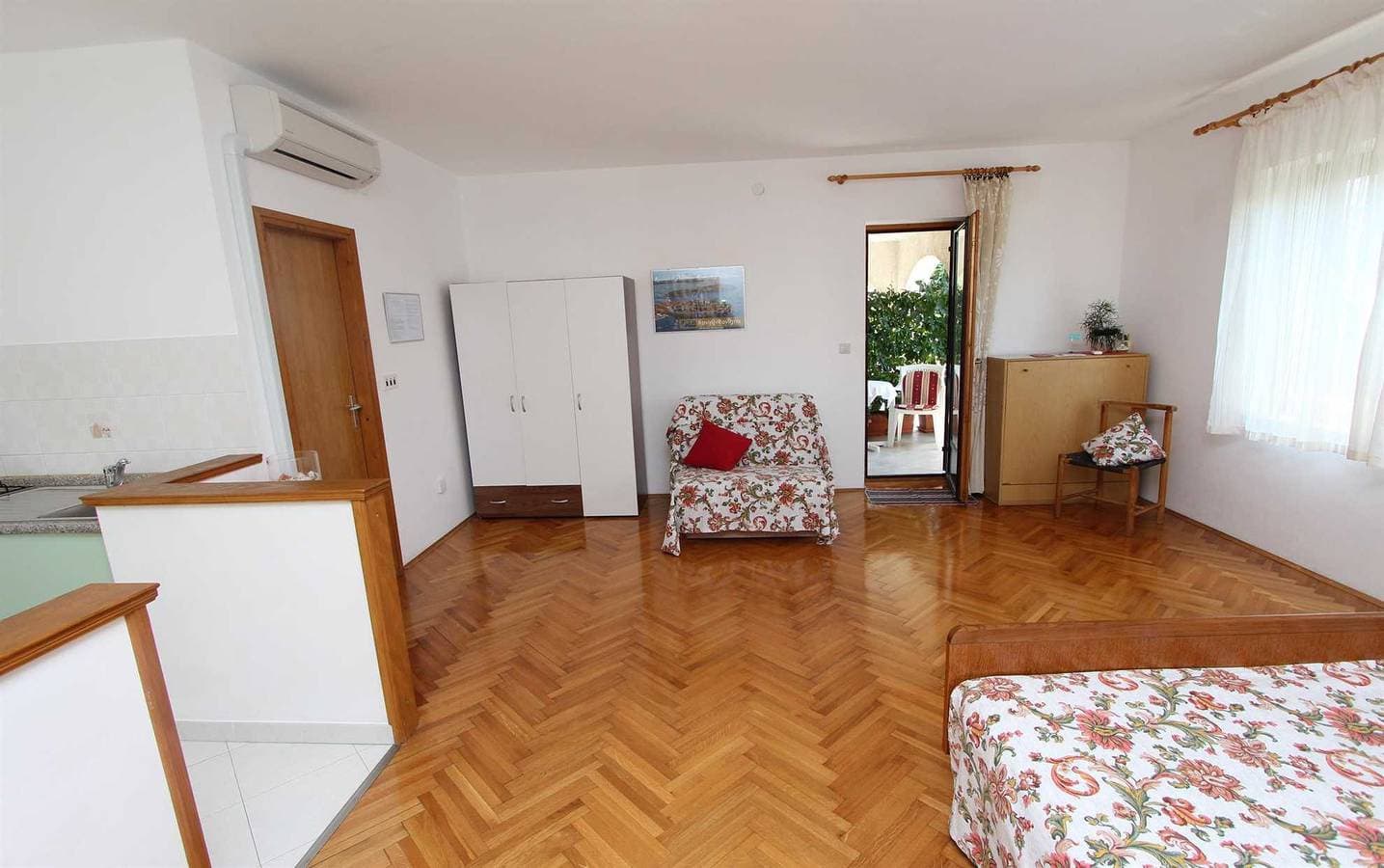 Foto 12 von 19: Mitton  Studiowohnung mit Terrasse (Cademia)