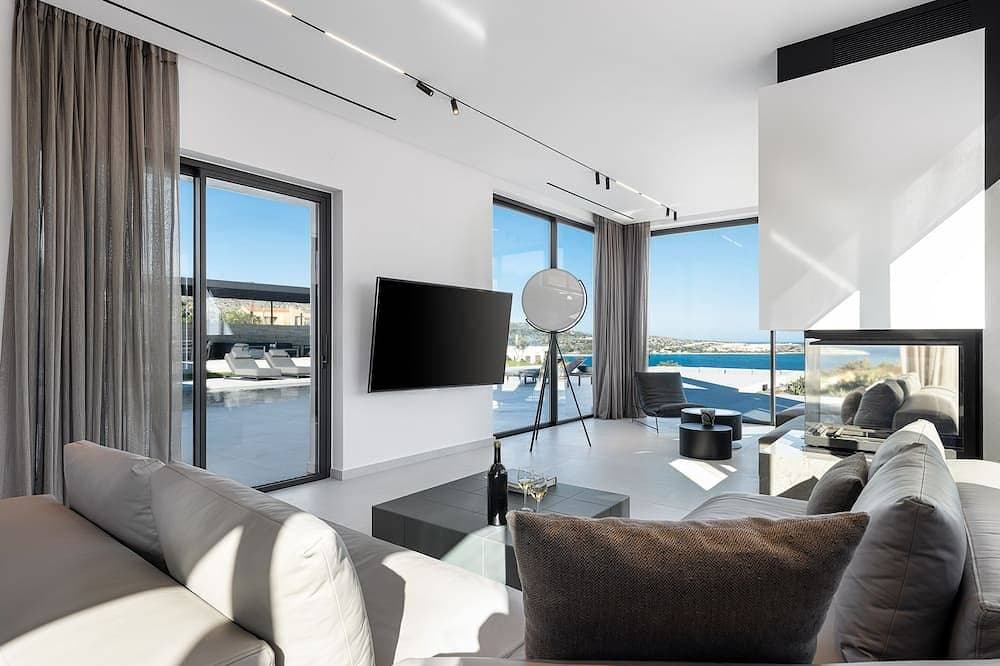 Foto 7 von 30: Stunning sea views, heated pool, fire pit, child pool: