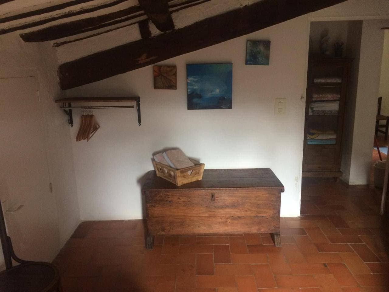 Foto 10 von 12: Twin Room with Shared Bathroom