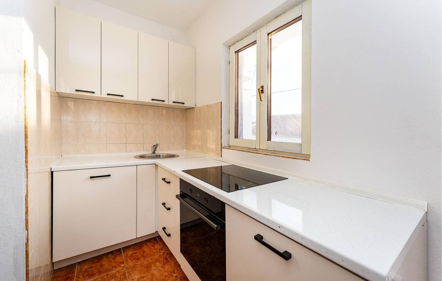 Foto 13 von 27: Gemütliche Ferienwohnung mit Terrasse in der Nähe der Küste und des Stadtzentrums in Donji Karin