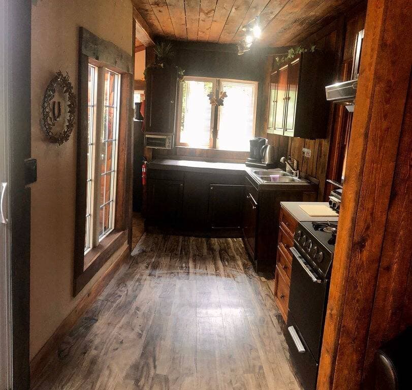 Foto 11 von 23: Romantische Blockhütte im Wald - Whirlpool unter den Sternen - 80 km vom Cn Tower