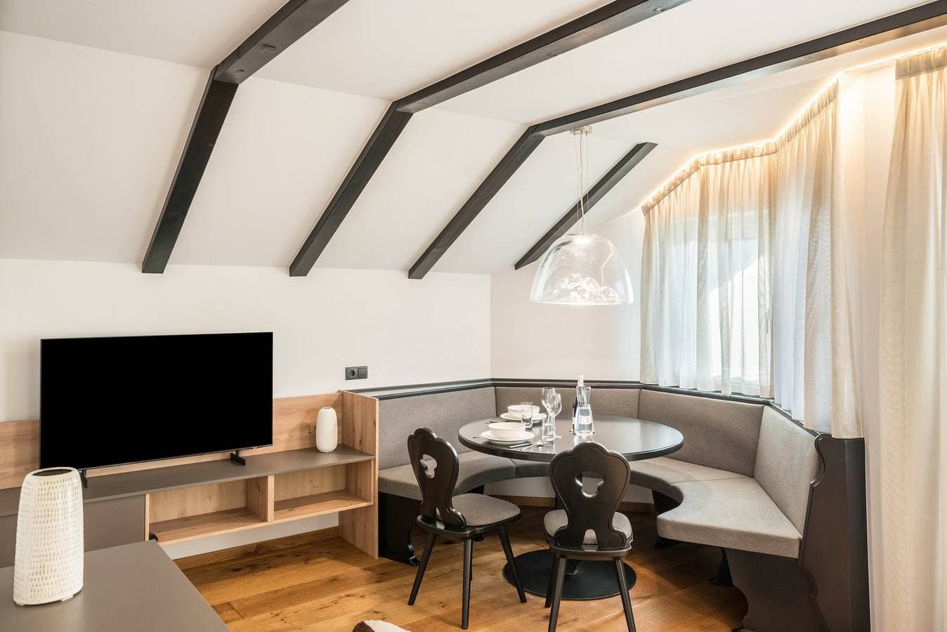 Foto 2 von 27: Ferienwohnung 'Residenz Skutial - Schlern' mit Bergblick, Balkonen und WLAN