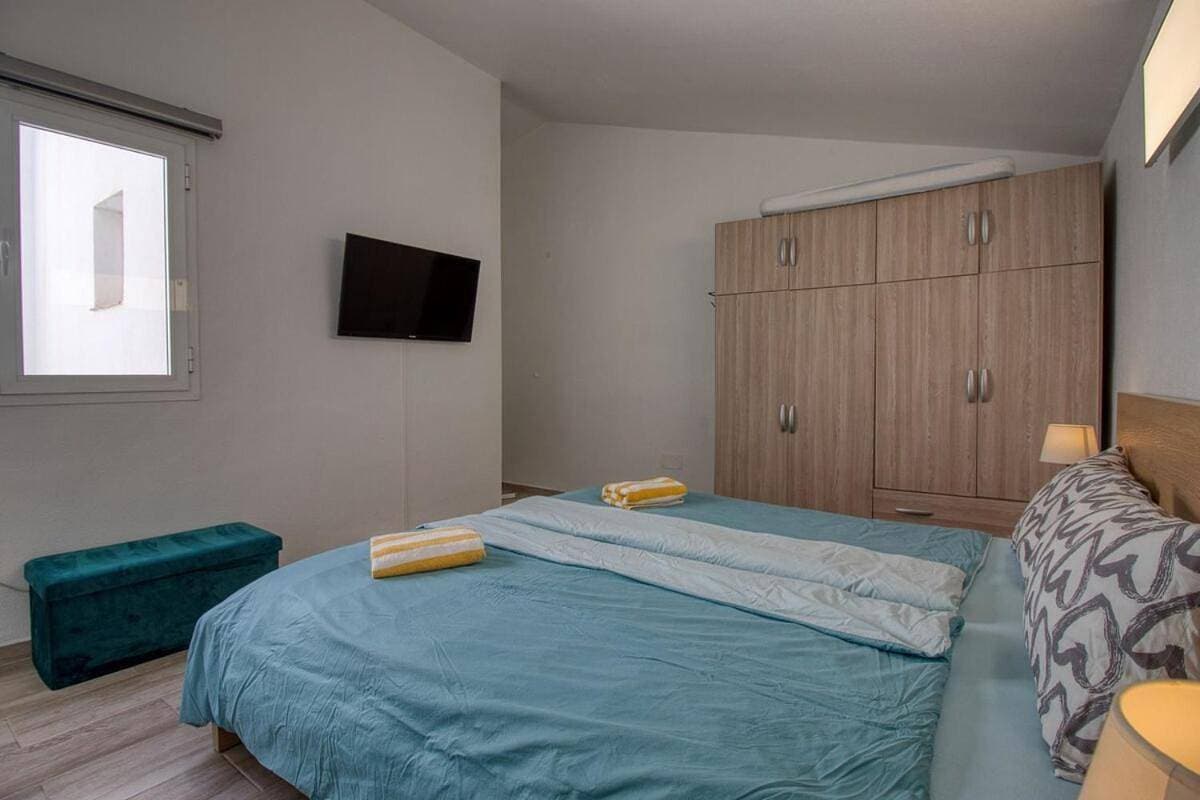 Foto 4 von 38: Four-Bedroom Apartment with Balcony