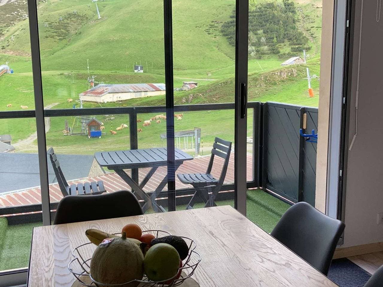 Foto 7 von 15: Studio-Kabine f. 5 Pers - Direkt an Pisten - Überdachter Parkplatz - Balkon