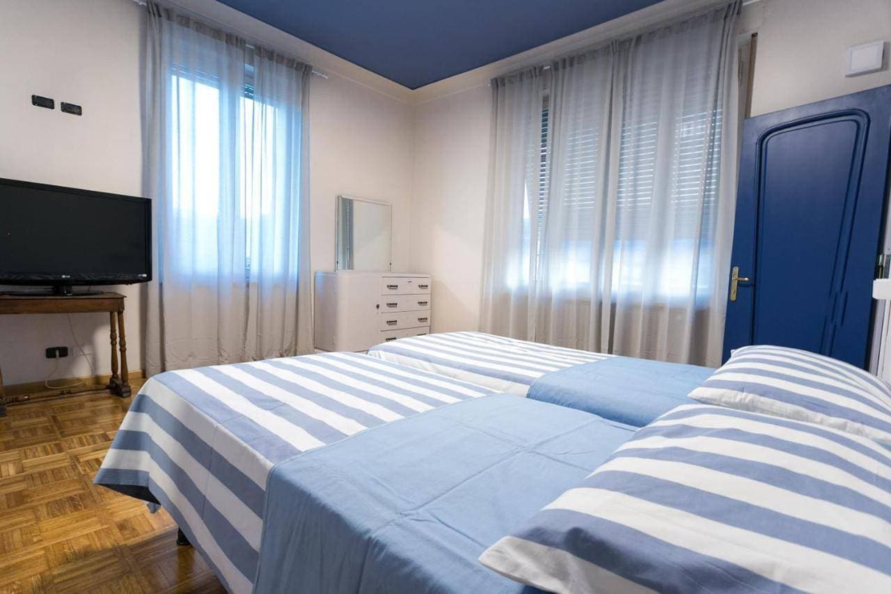 Foto 6 von 13: Large Twin Room