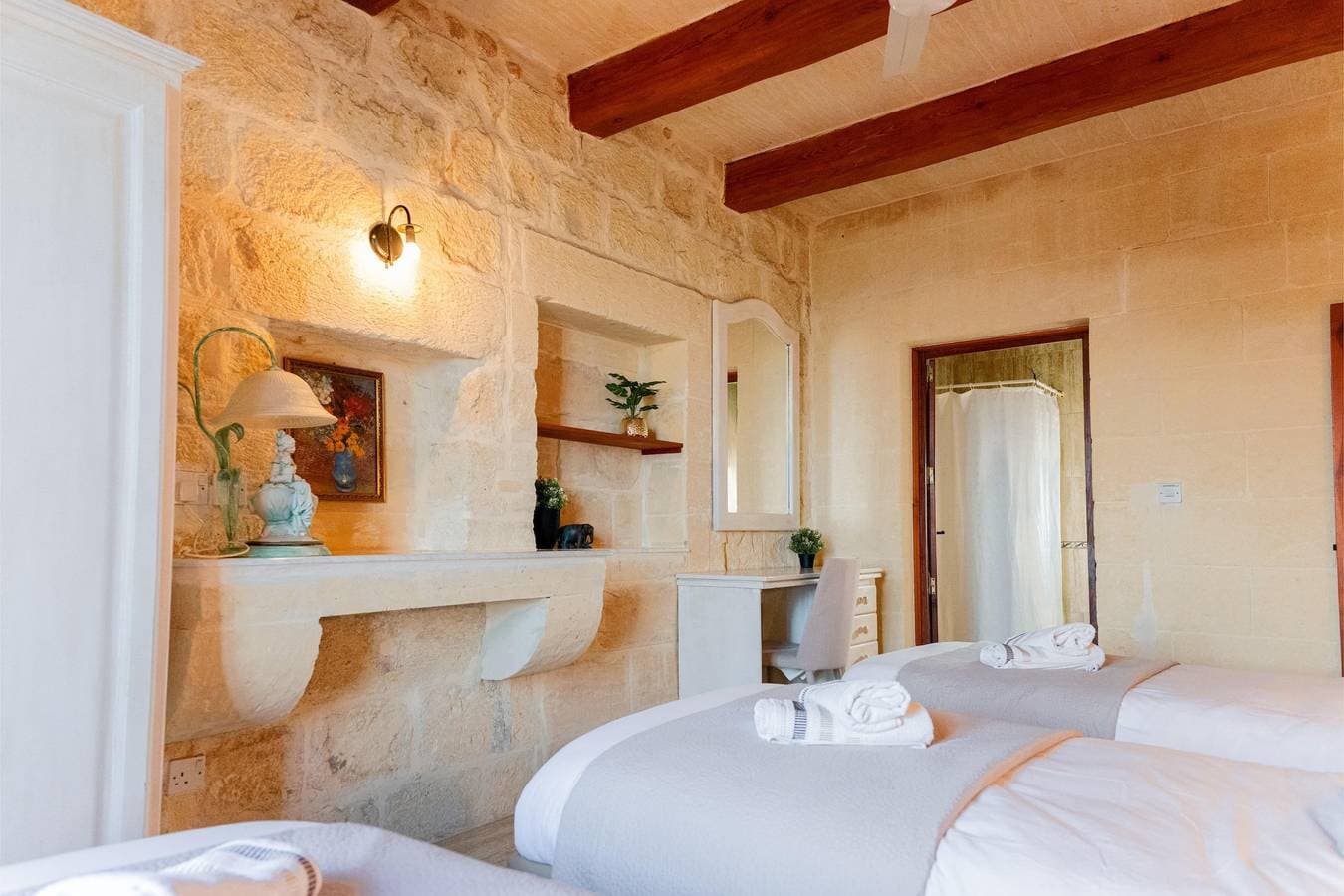 Foto 12 von 30: Villa Savona Sleeps 7 with Private Pool