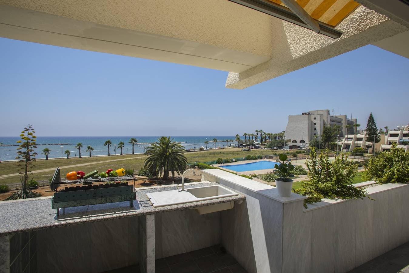 Foto 3 von 16: Lordos Sunshore  Beachfront Suite