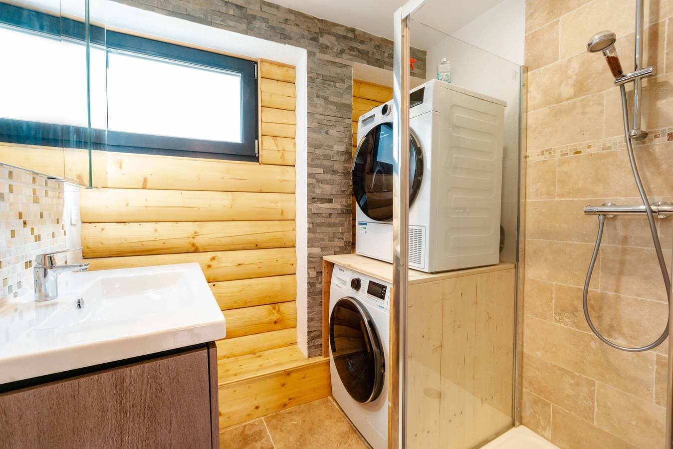 Foto 11 von 16: Ferienwohnung 'Agréable Chalet 3 Étoiles 3' mit Bergblick, Wi-Fi und Klimaanlage