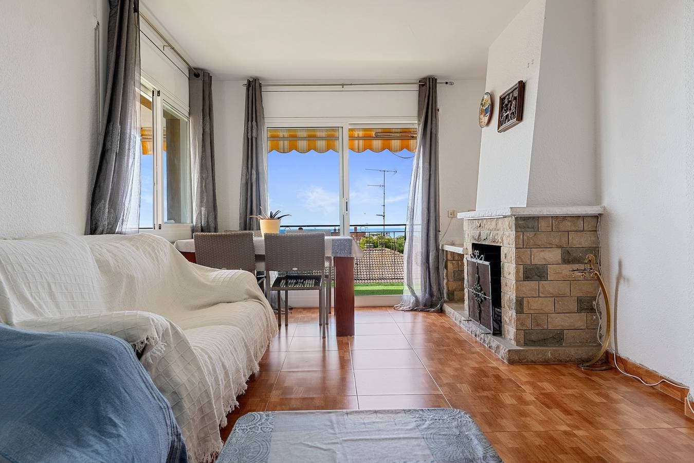 Foto 3 von 26: Ferienwohnung 'Apartamento Segur Calafell' mit Meerblick, Gemeinschaftspool und WLAN