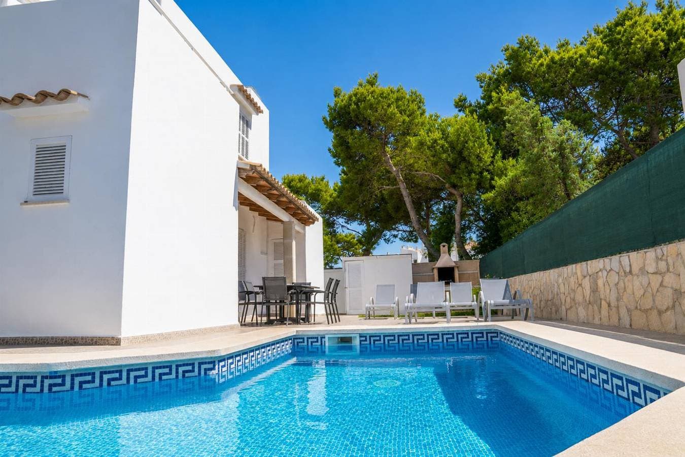 Foto 3 von 19: Villa für 8 Personen mit Garten