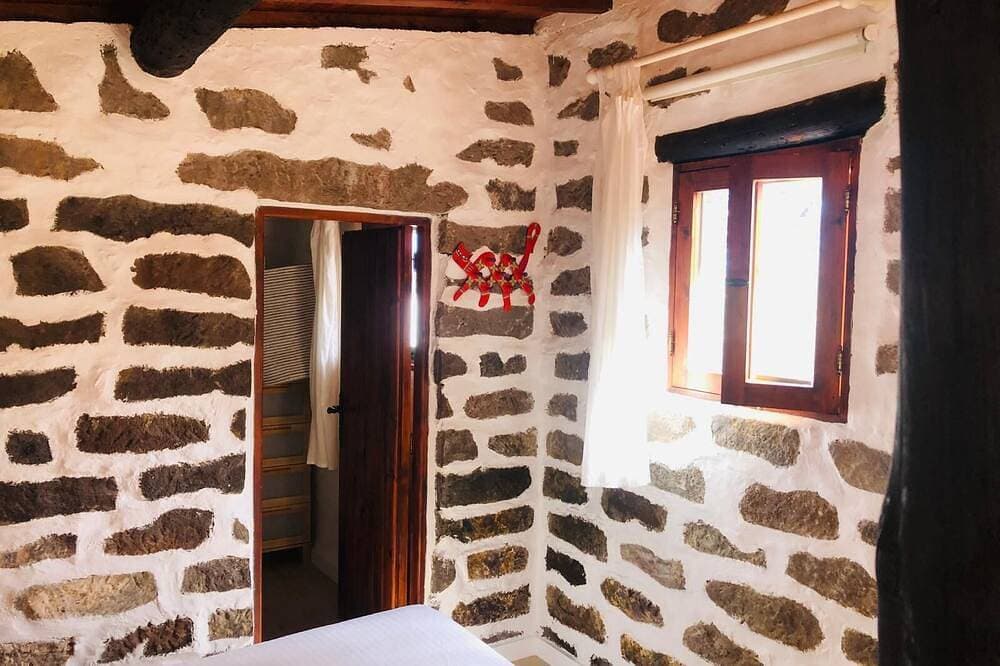 Foto 2 von 21: Cabaña en zona tranquila con bonitas vistas, acogedor estilo y cuidado jardín.