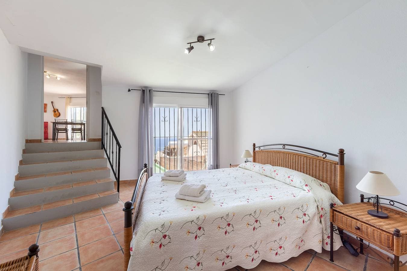 Foto 9 von 24: Ferienhaus 'Vista al Mar Ainara' mit Meerblick, gemeinschaftlich genutztem Pool & WLAN