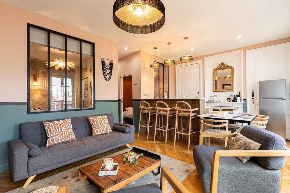 Apartment-Ensuite mit Dusche-Les toits du Vieux Lyon 1