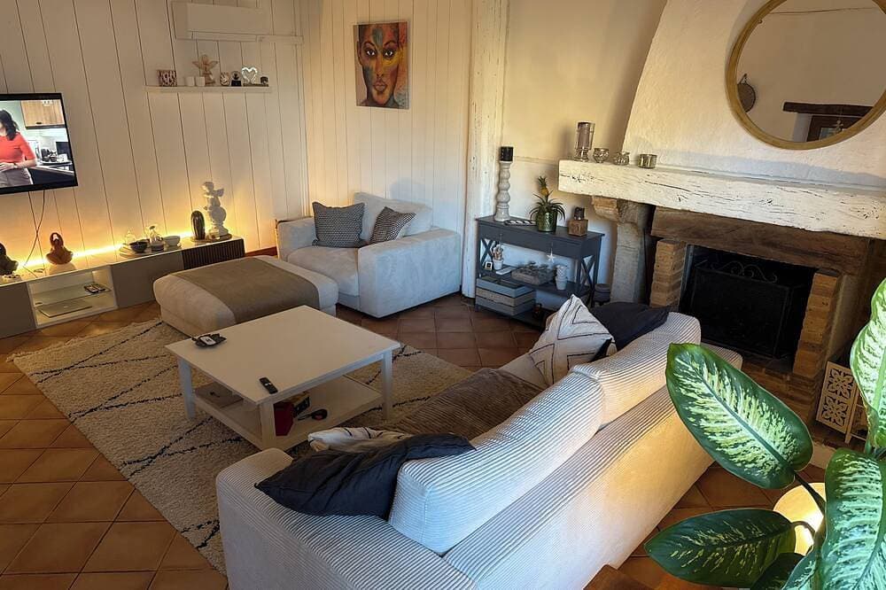 Foto 7 von 13: Village house at the gateway to Provence, Ardèche, Vaucluse & Gard