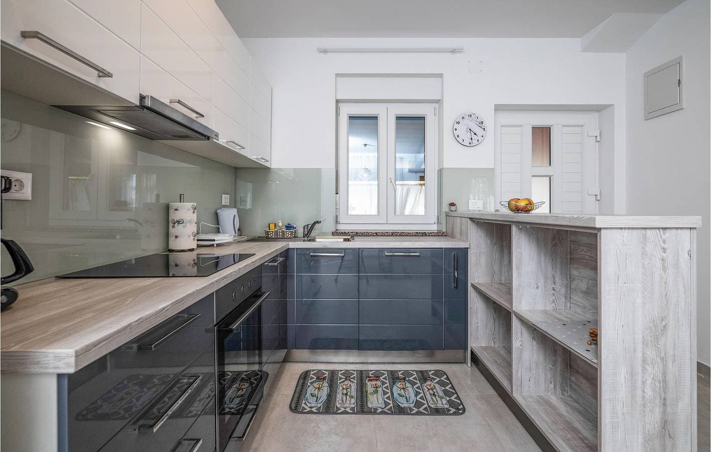 Foto 8 von 20: Moderne 66 m² große Wohnung mit Terrasse, WLAN, Klimaanlage und Parkplatz