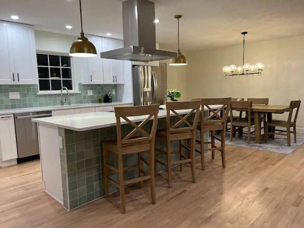 Hidden Gem - Ideal 4 Bedroom Centennial House 1
