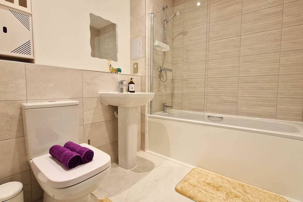Foto 4 von 12: Gorgeous Riverside Apartment | Free Parking & Wi-Fi