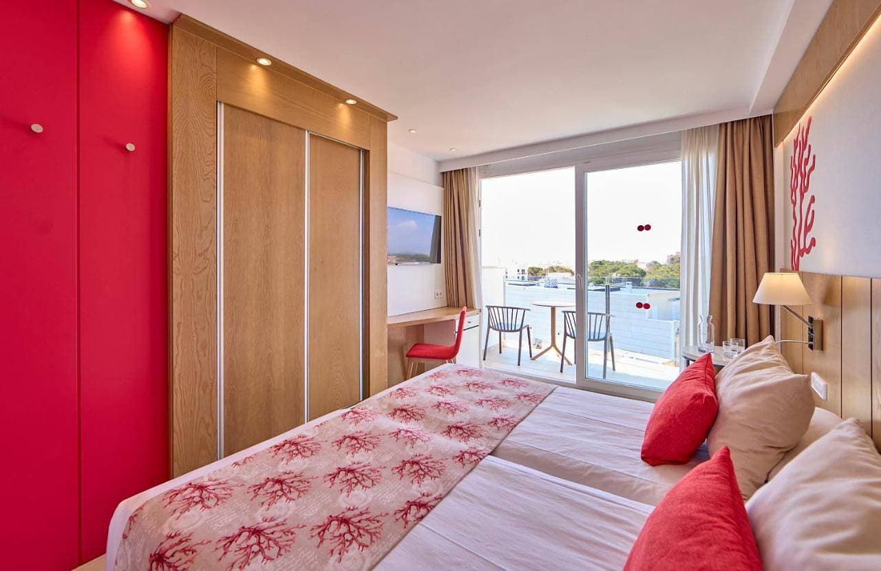 Foto 10 von 13: Double Room with Side Sea View
