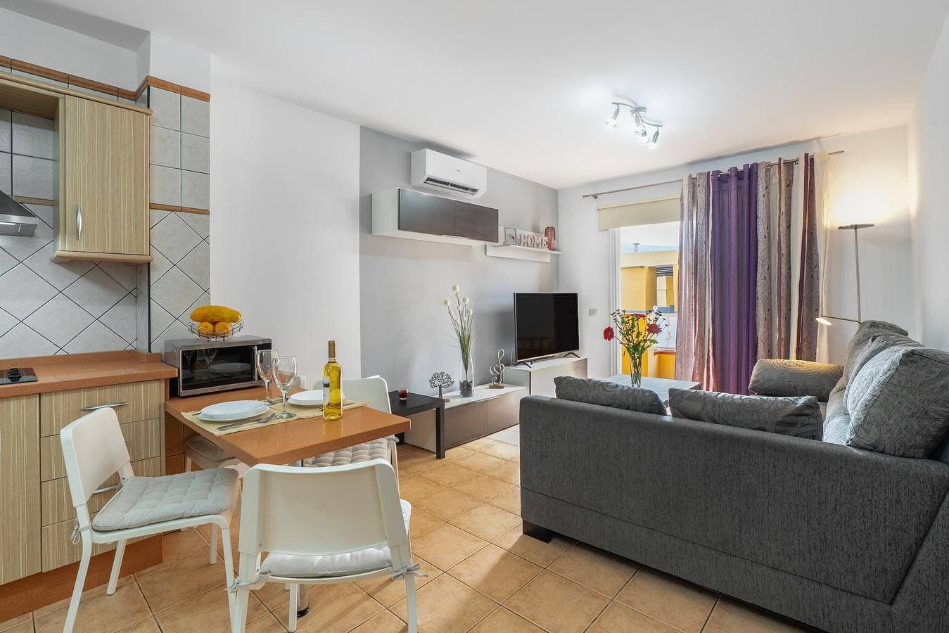 Foto 3 von 27: Ferienwohnung 'Volcán Y Mar 2 Derecha' mit Balkon, WLAN und Klimaanlage