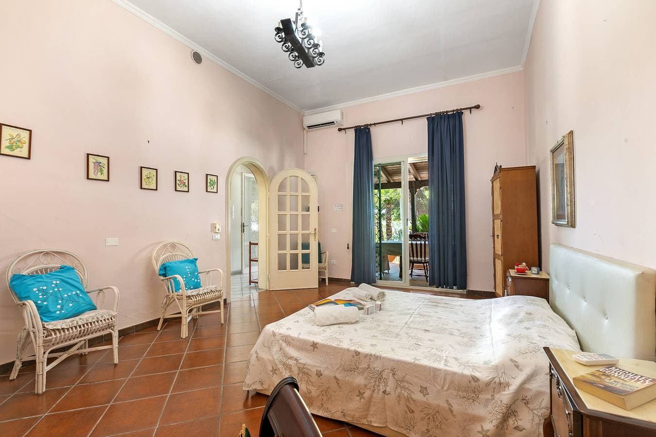 Foto 8 von 43: Villa Isidoro - Sea View and Garden, 50m to Beach