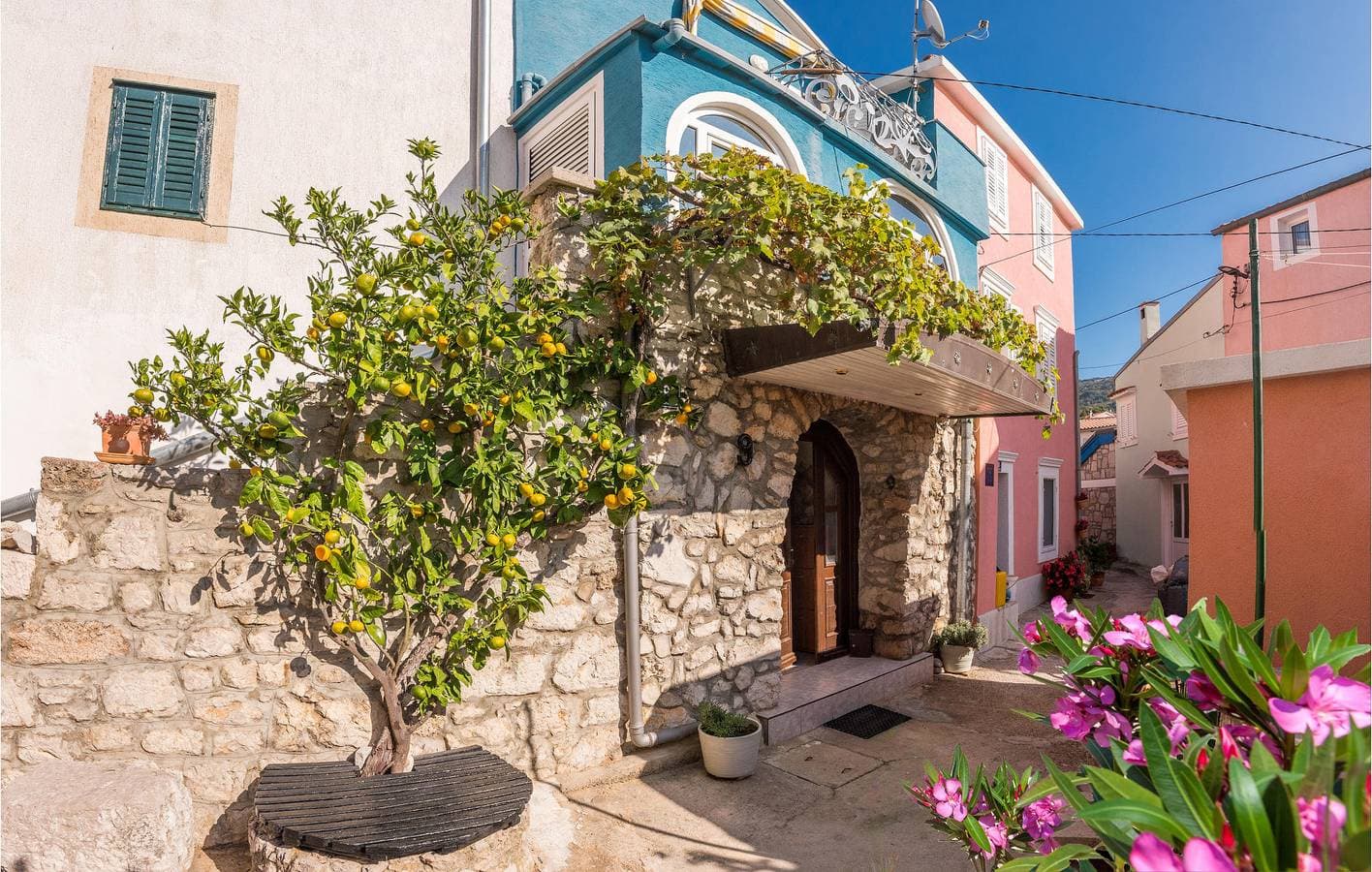 Gemütliche Ferienwohnung mit Meerblick, Terrasse, WLAN und Parkplatz – 2,5 km vom Strand entfernt 1