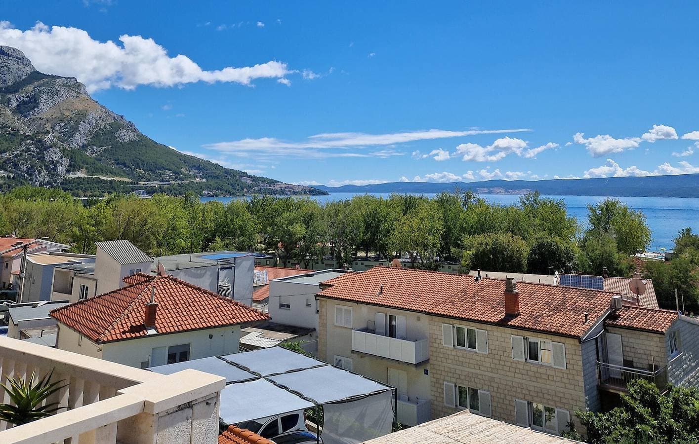 Foto 4 von 21: Charmante Unterkunft, 2 km vom Strand entfernt: 90 m² große Wohnung mit Pool und Terrasse