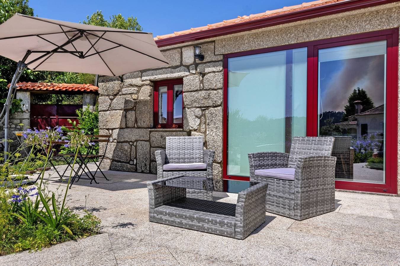 Foto 2 von 48: Landhaus Carvoeiras 'Casa T1' mit Seeblick, Wi-Fi und Klimaanlage