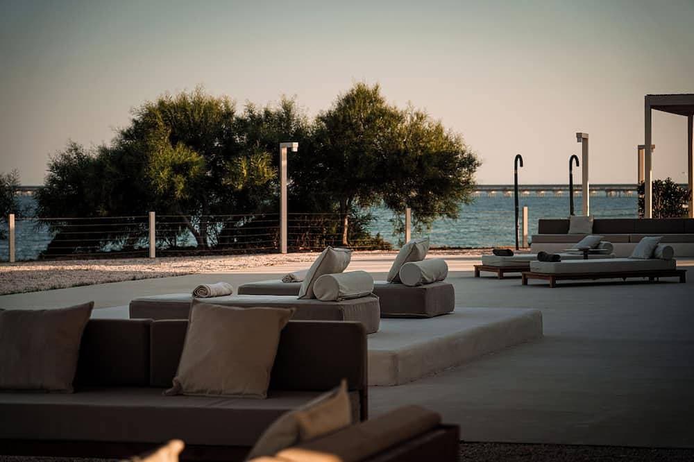 Foto 12 von 17: Romantic Seafront Villa with 900m² Terrace & Private Beaches | Italy