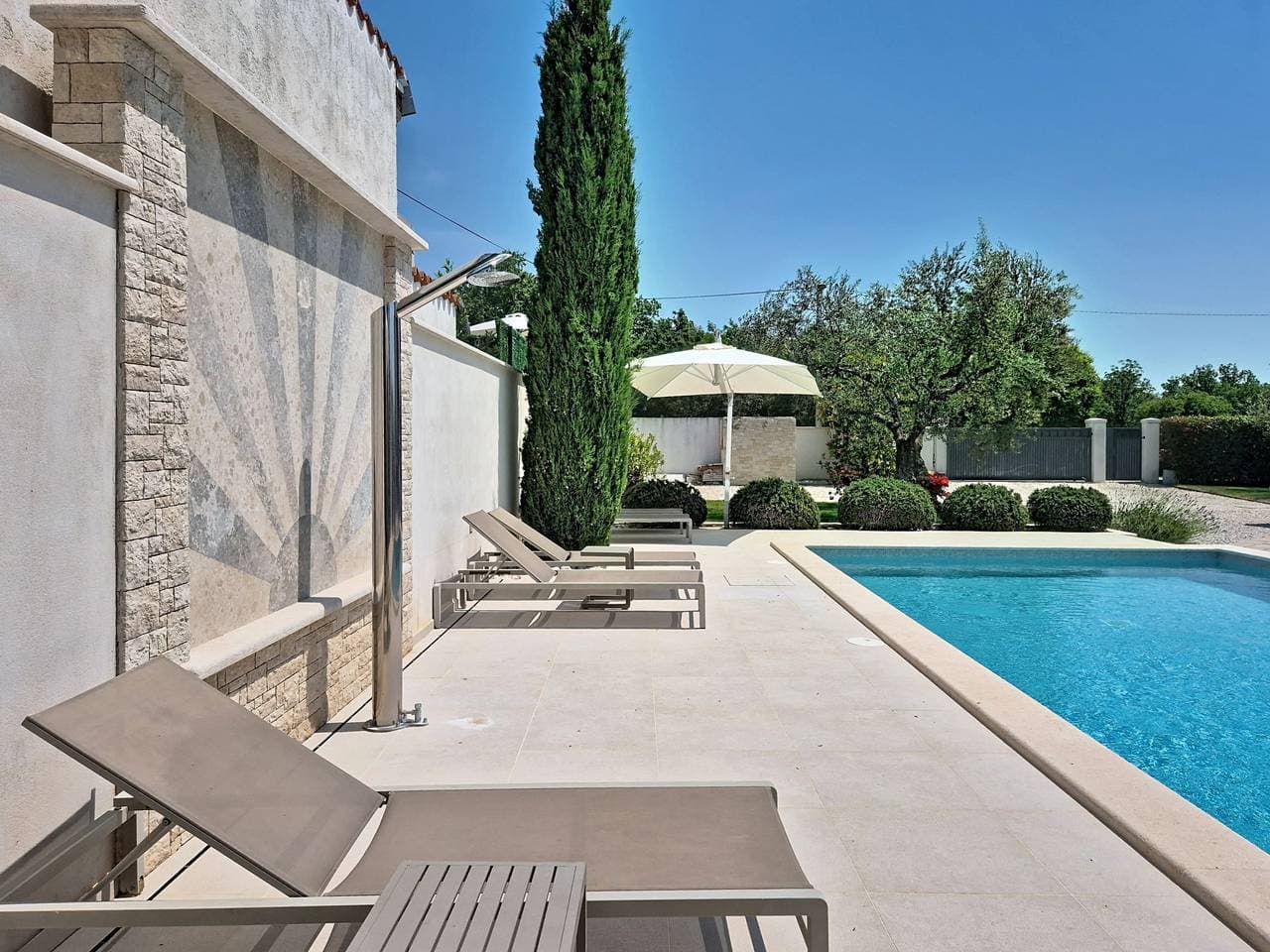 Foto 2 von 44: Villa Roza