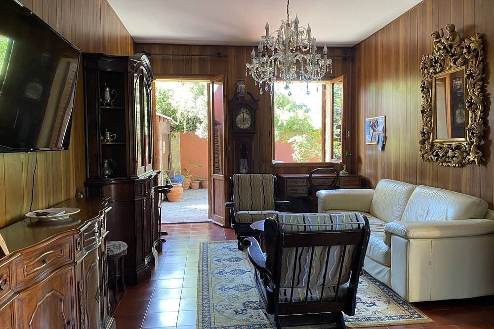 Detached house with 6 beds 1