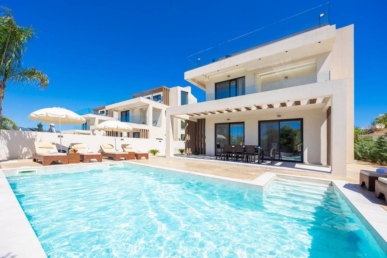 Foto 3 von 42: Villa für 8 Personen mit Garten