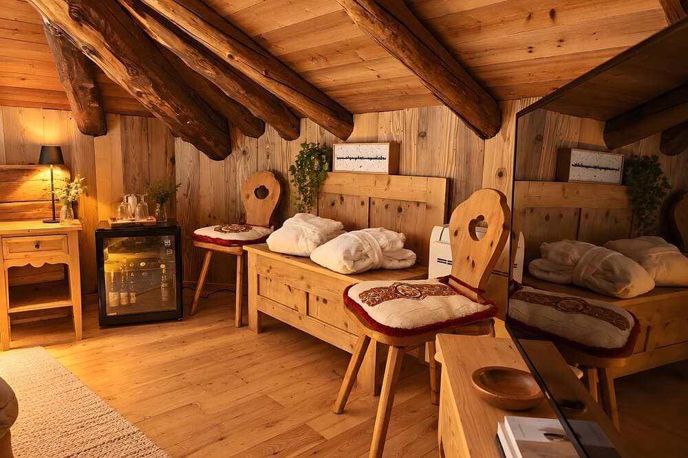 Foto 13 von 25: Zimmer „Camera Rododendro“ mit Bergblick, WLAN und Klimaanlage